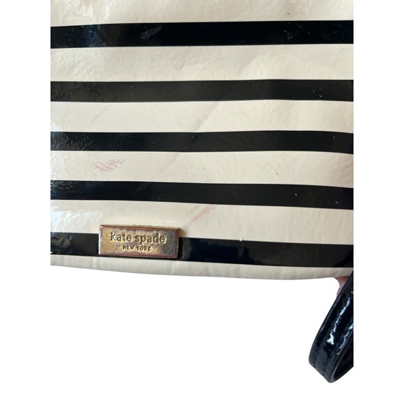 Kate Spade Lolly Chelsea Park Patent Leather Stripe Black Cream Wristlet READ - Picture 3 of 6